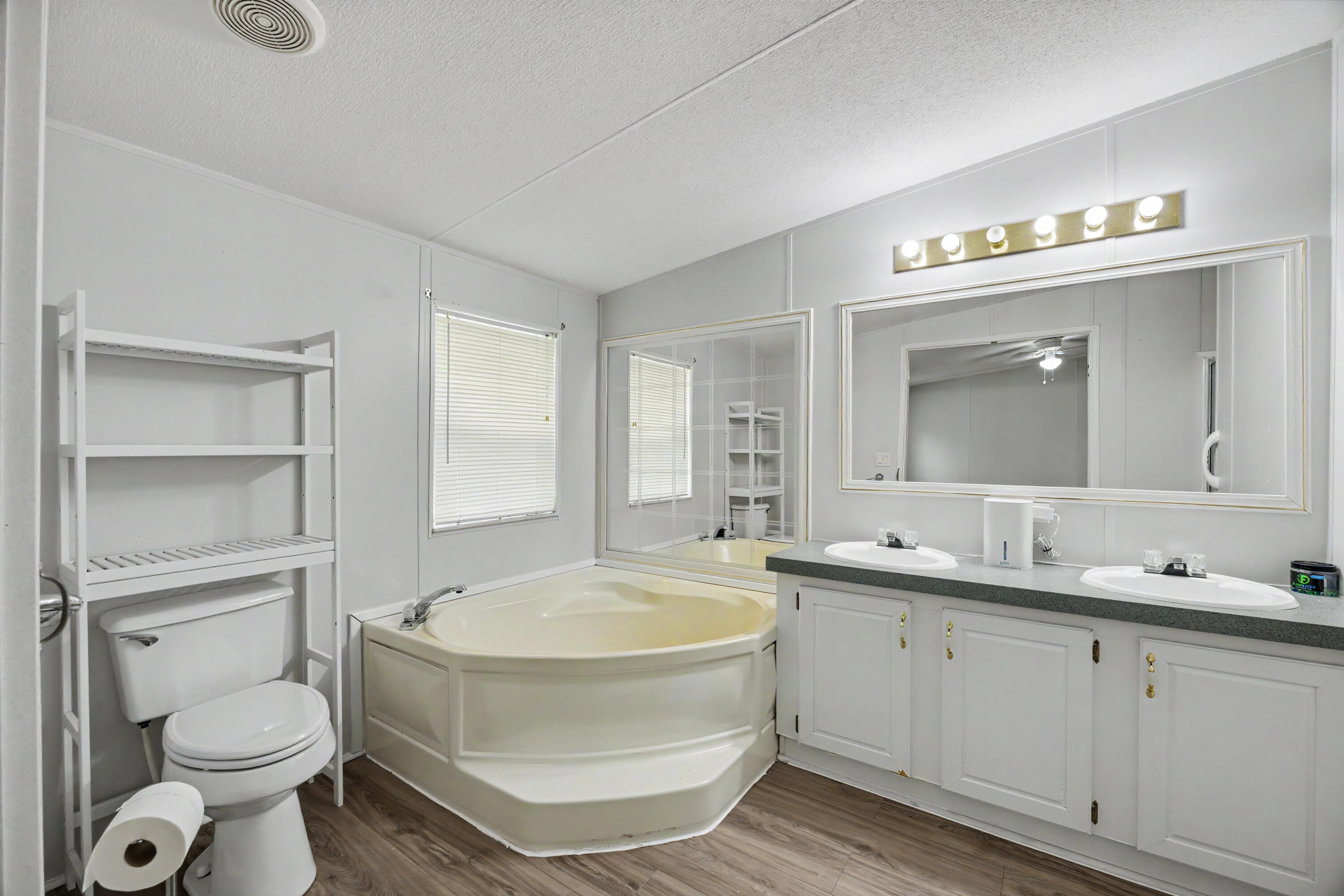 1064 Kings Lake Boulevard, DeFuniak Springs