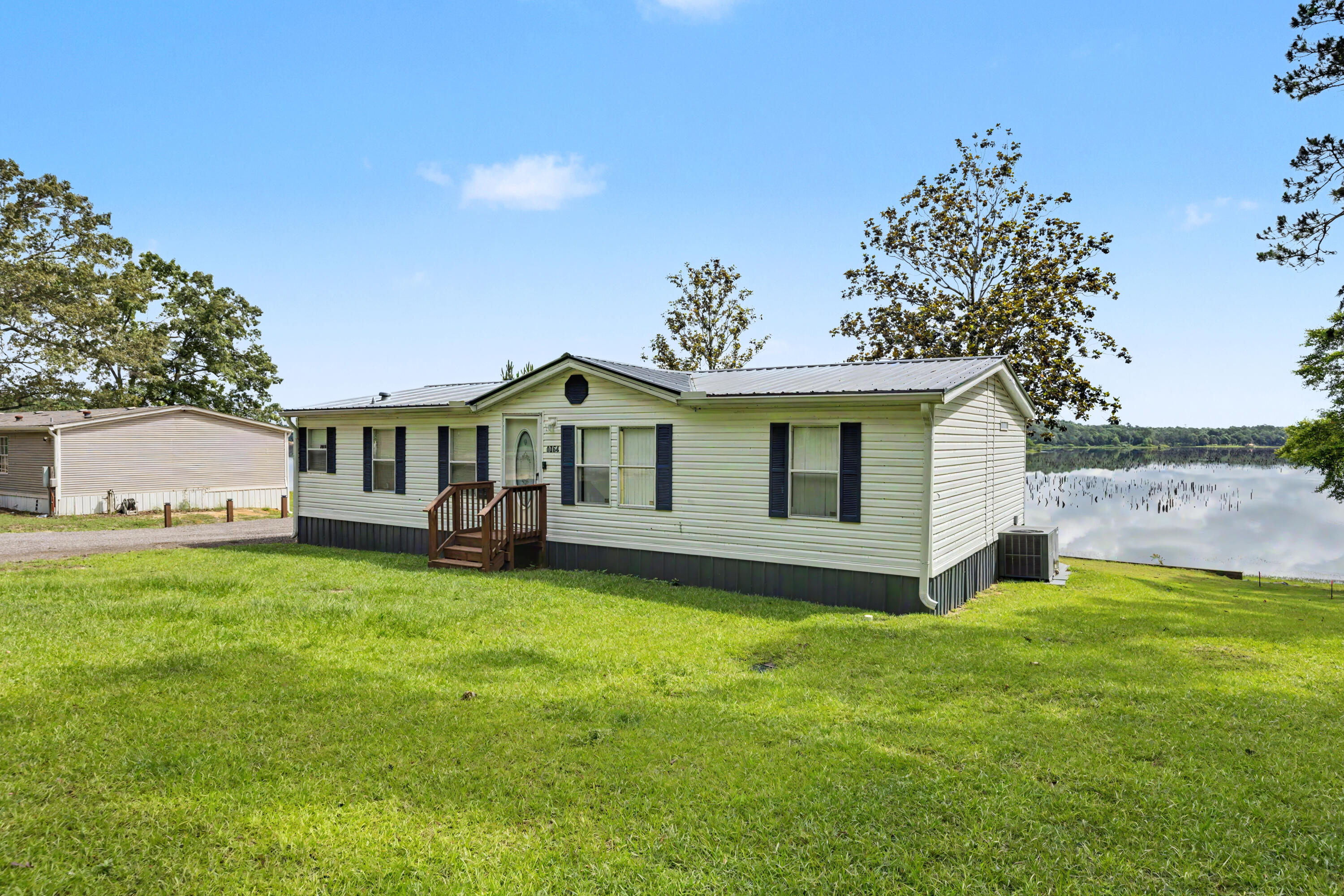 1064 Kings Lake Boulevard, DeFuniak Springs