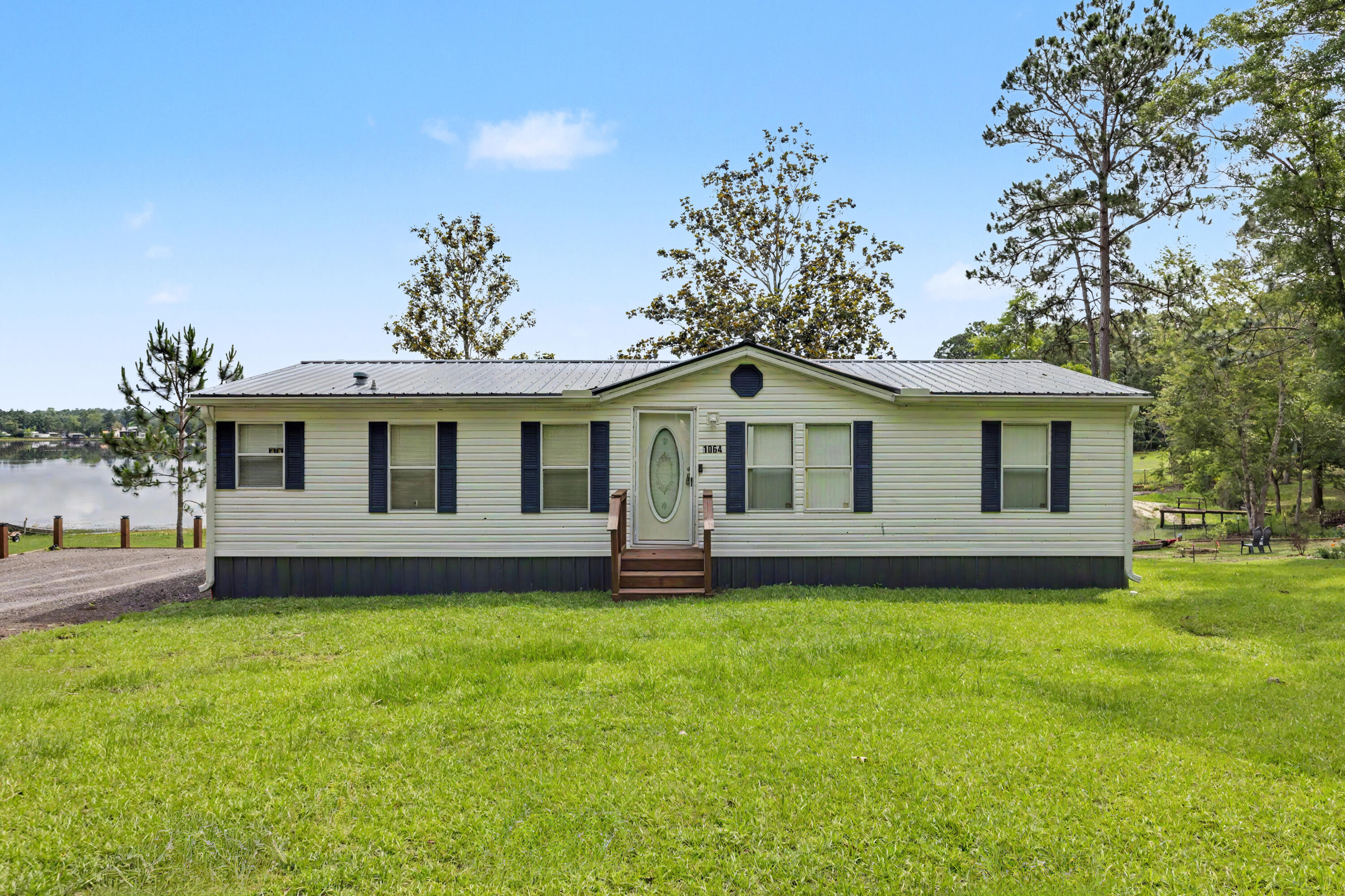 1064 Kings Lake Boulevard, DeFuniak Springs