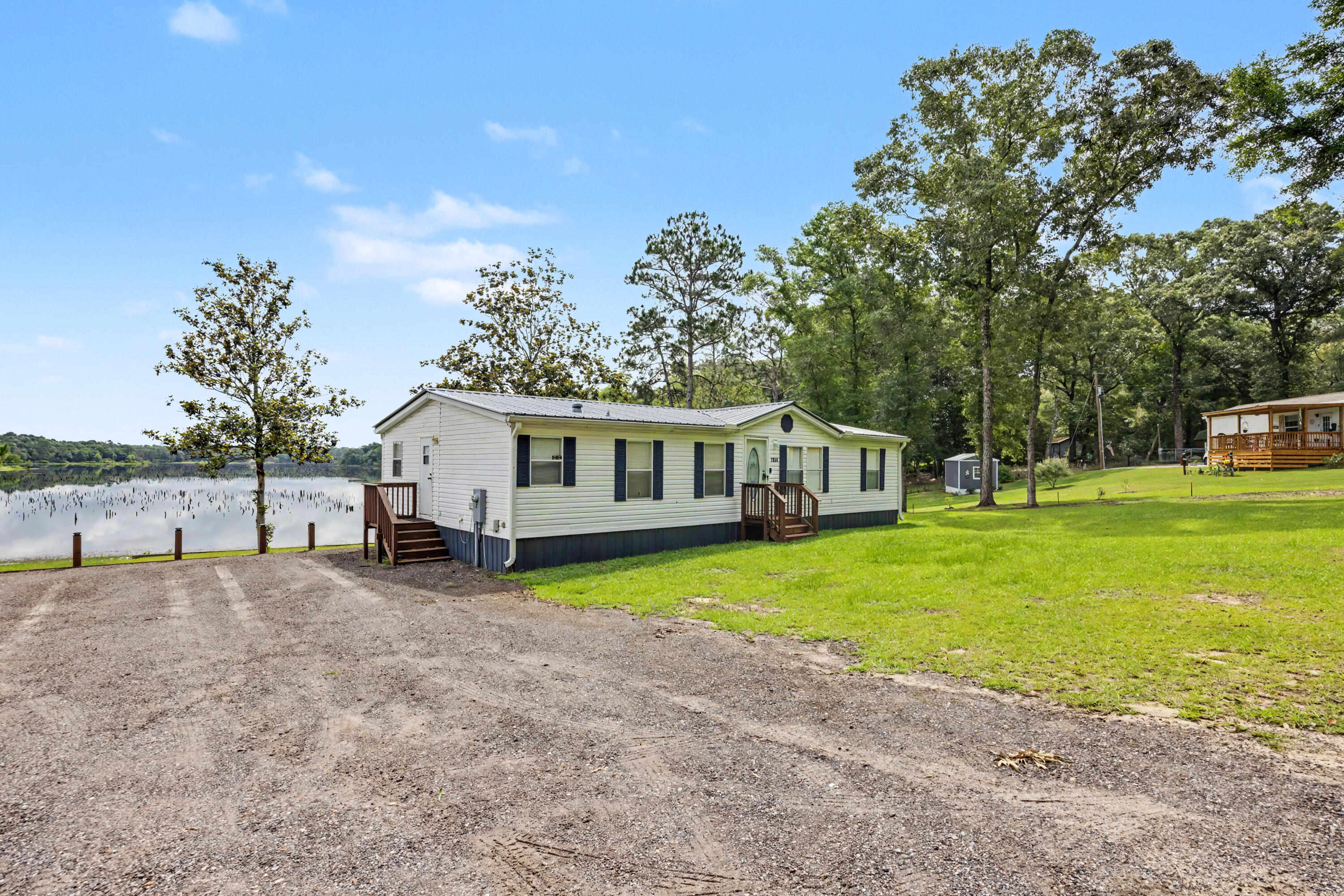 1064 Kings Lake Boulevard, DeFuniak Springs