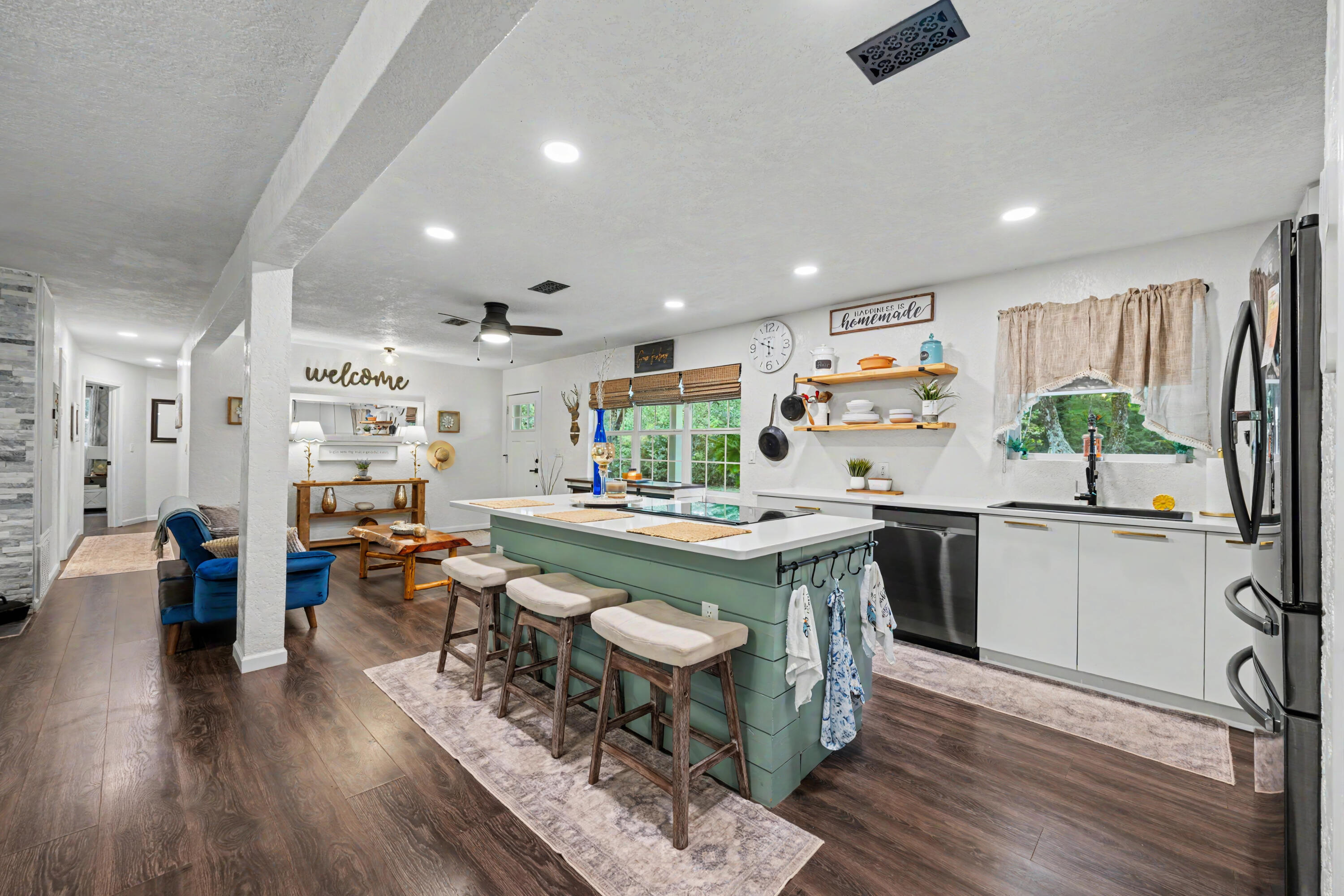 156 S Lindberg Street