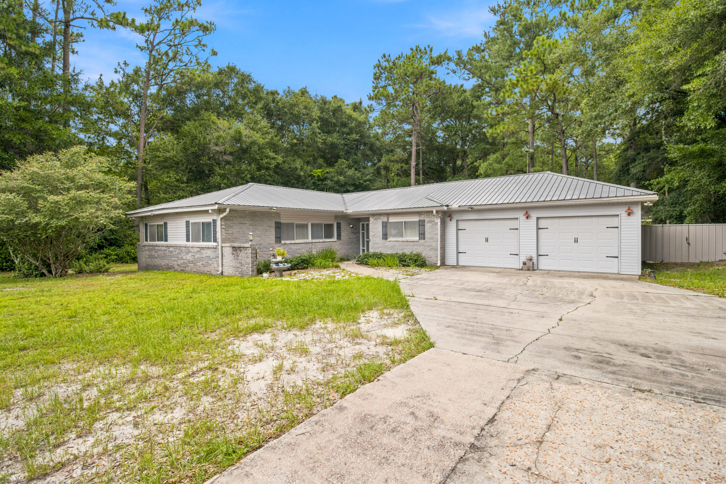 128 Pine Hill Drive, DeFuniak Springs