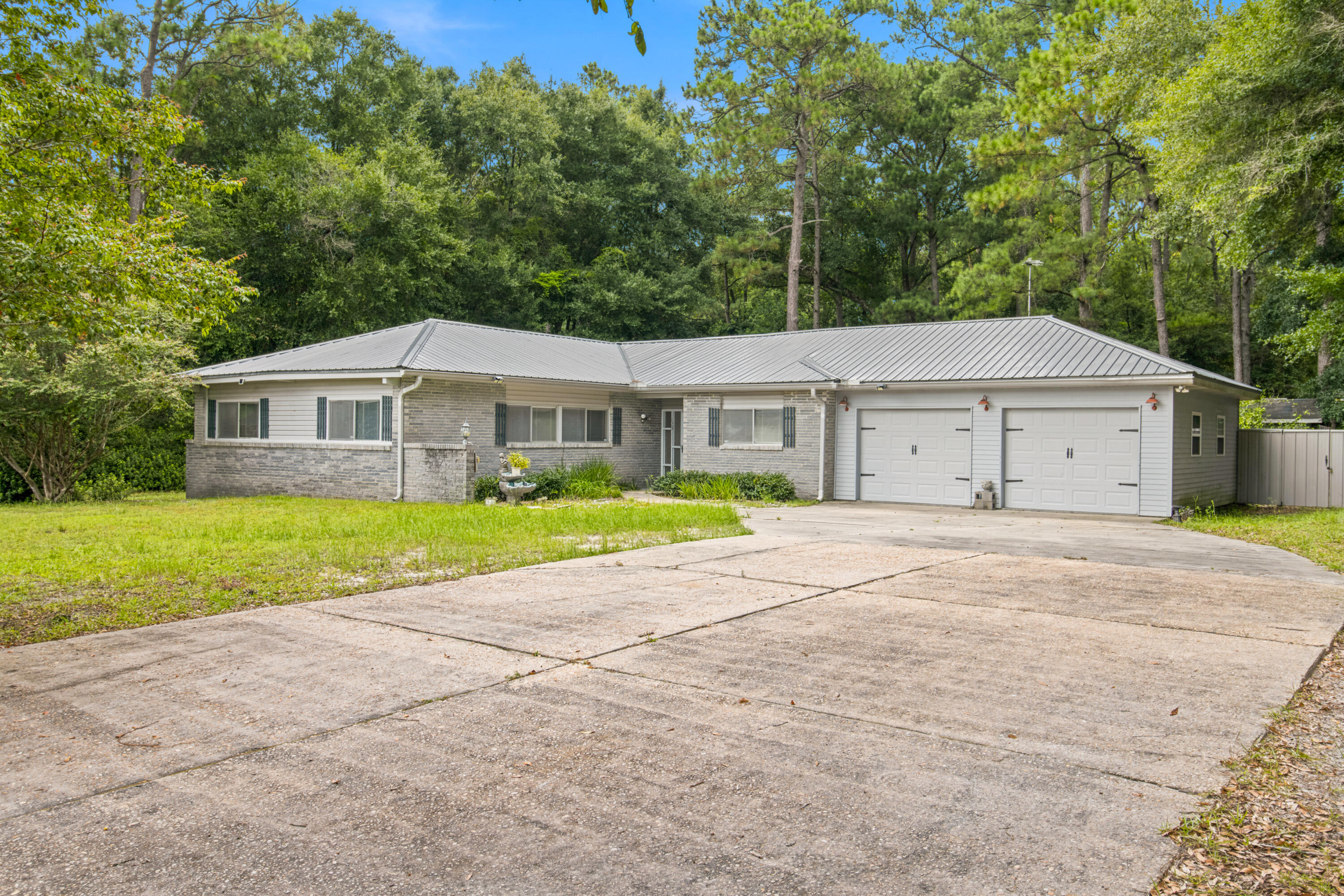 128 Pine Hill Drive, DeFuniak Springs