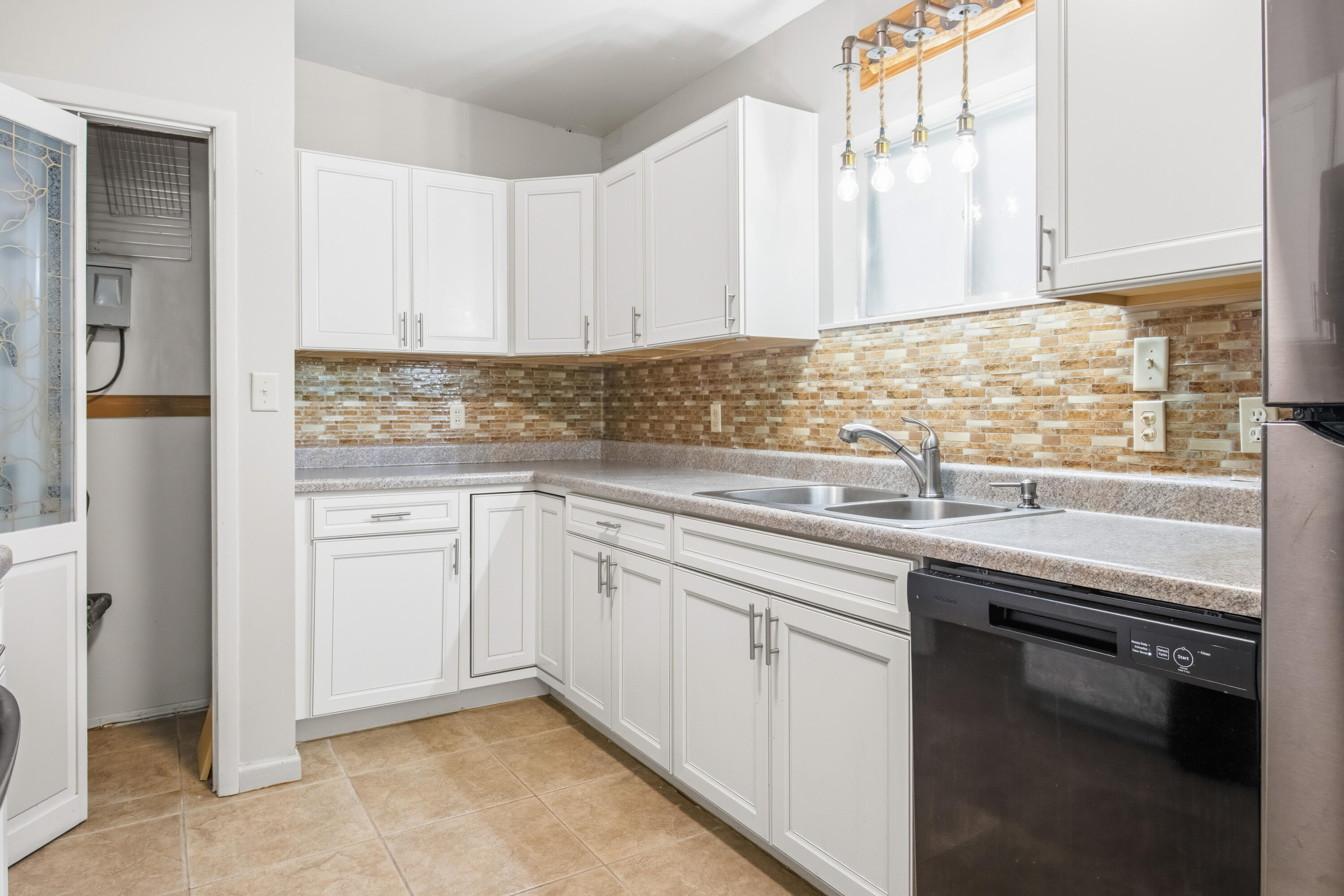 128 Pine Hill Drive, DeFuniak Springs