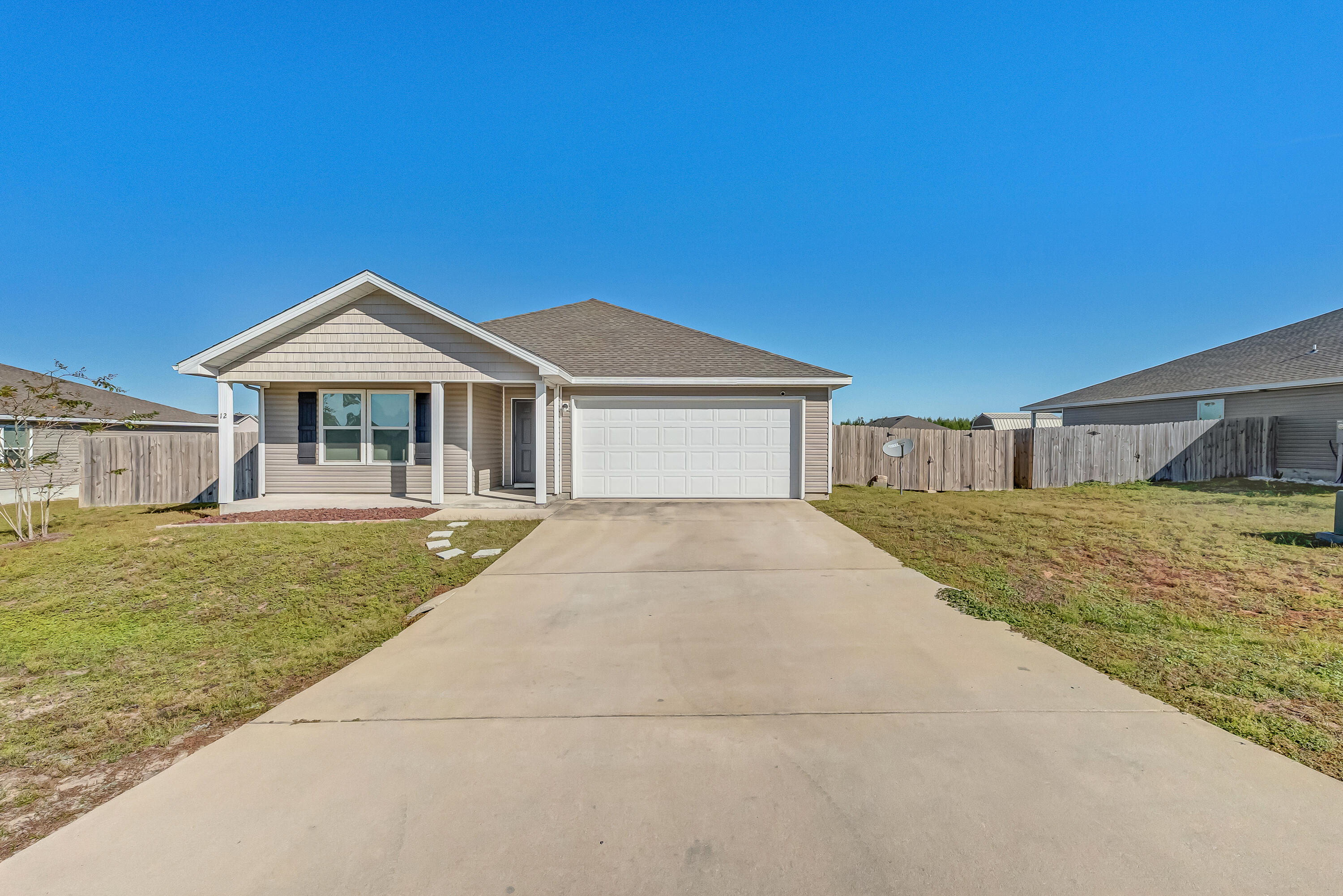 12 W Lockwood Way, DeFuniak Springs