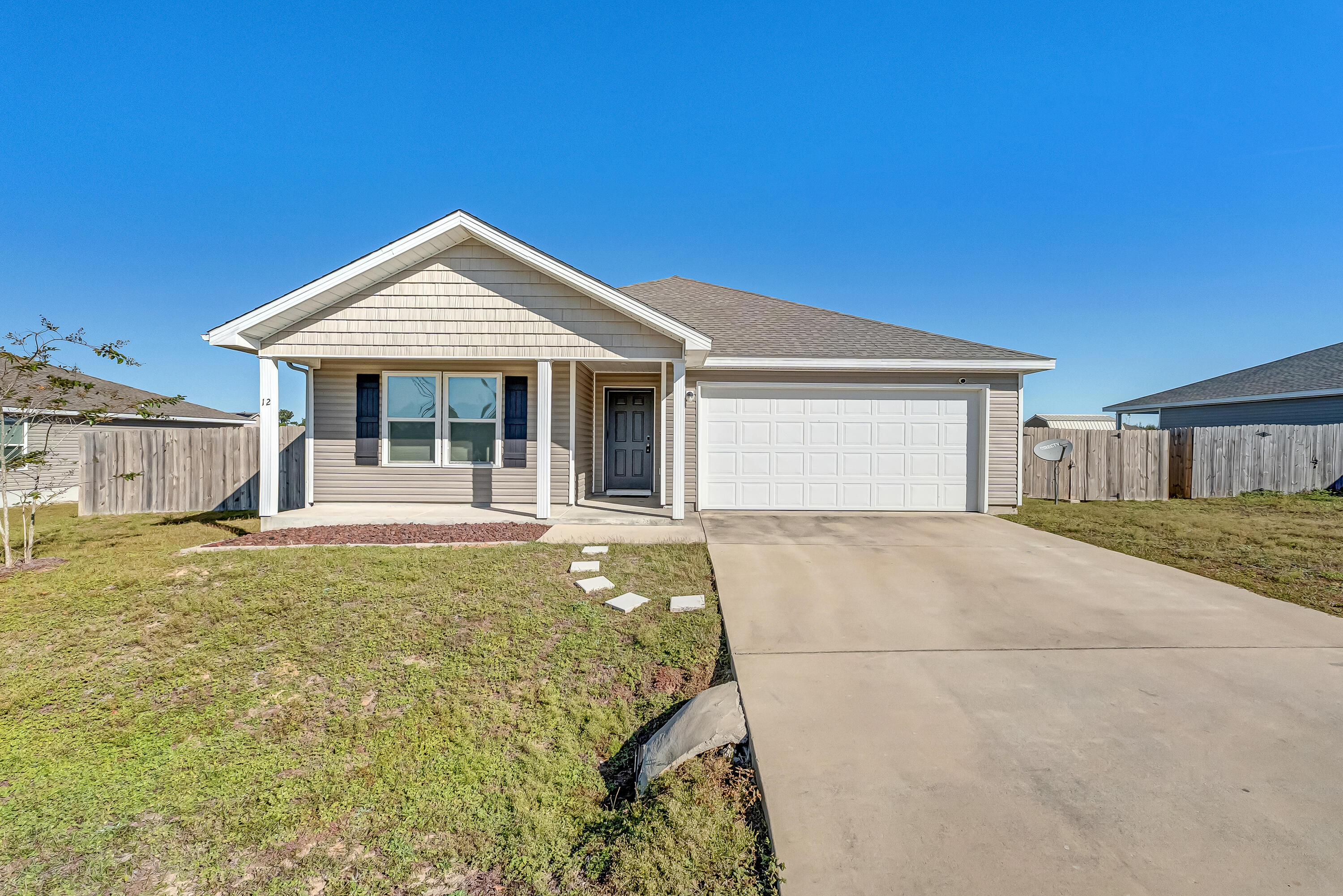 12 W Lockwood Way, DeFuniak Springs