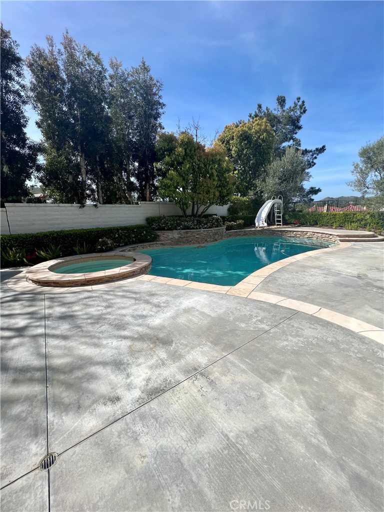 5 Golden Bear Court