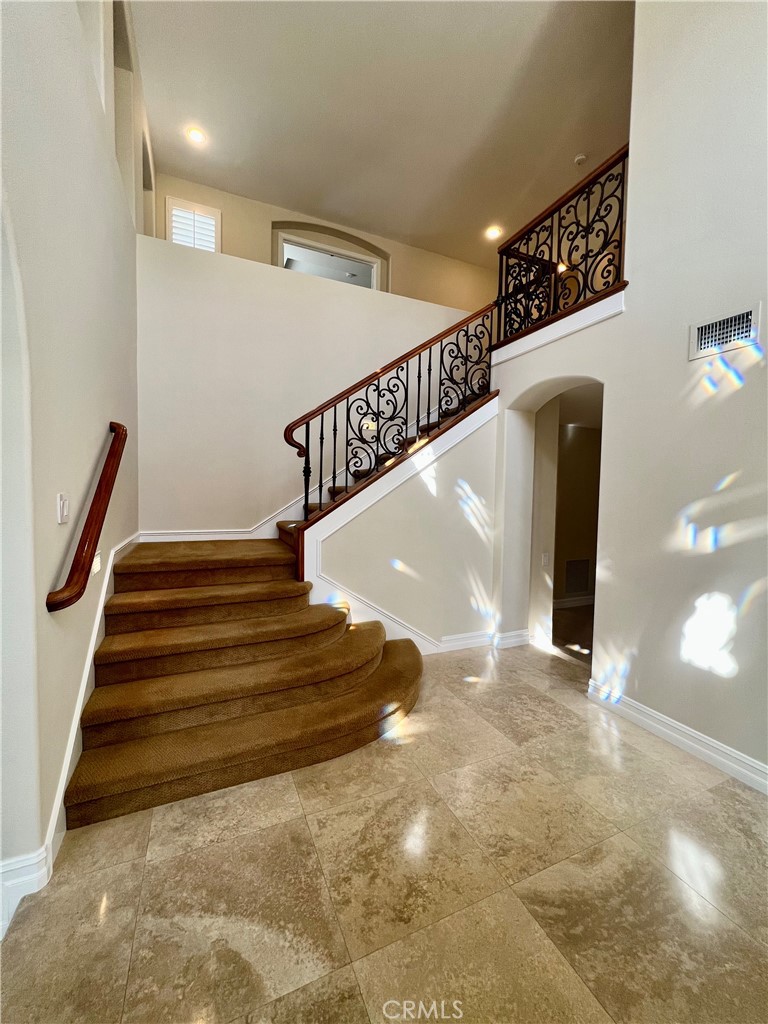 5 Golden Bear Court