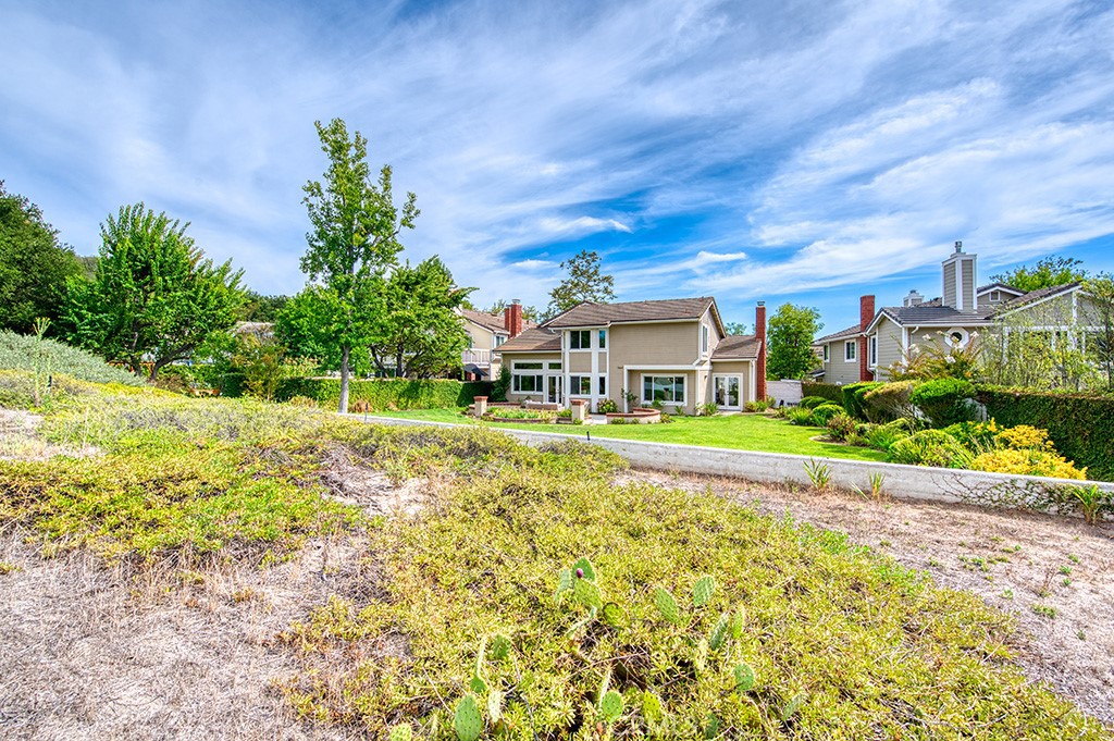 9 Hedgeland