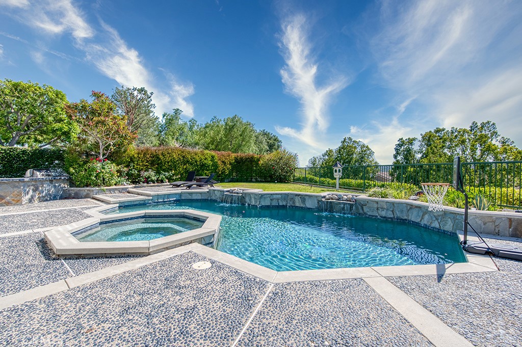 16 Oakmont