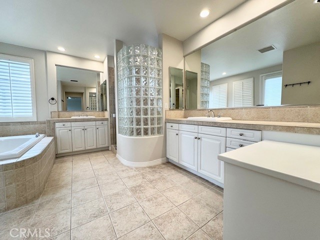 42 Vela Court
