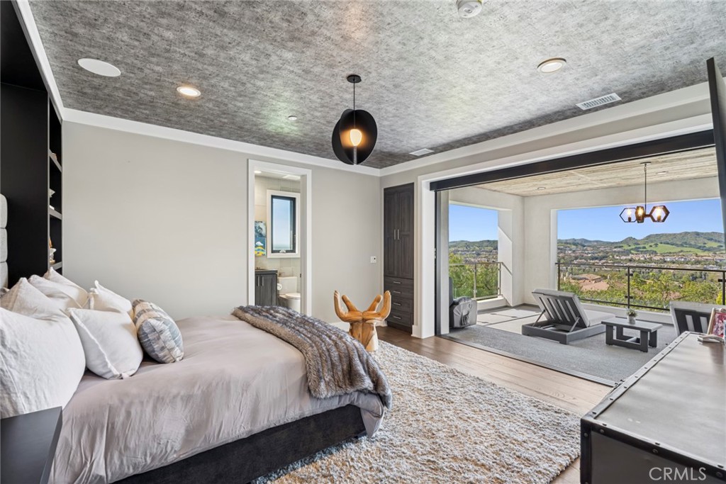 11 Thurston Drive