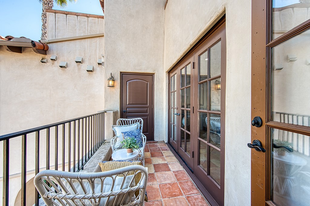 1520 N. El Camino Real 11