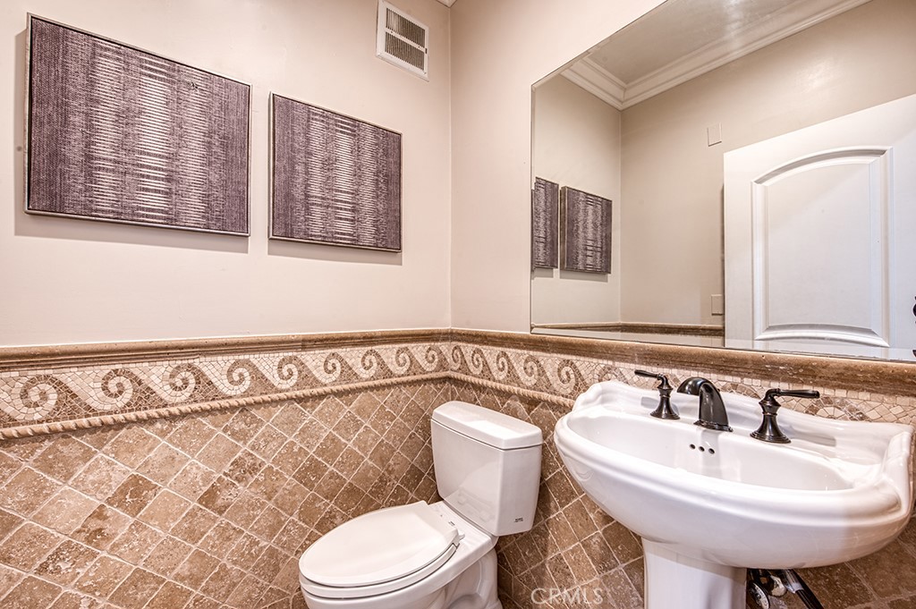 1520 N. El Camino Real 11