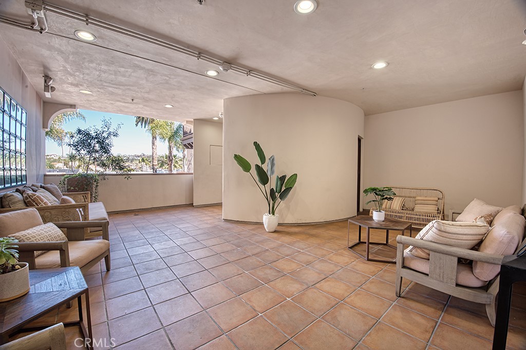 1520 N. El Camino Real 11