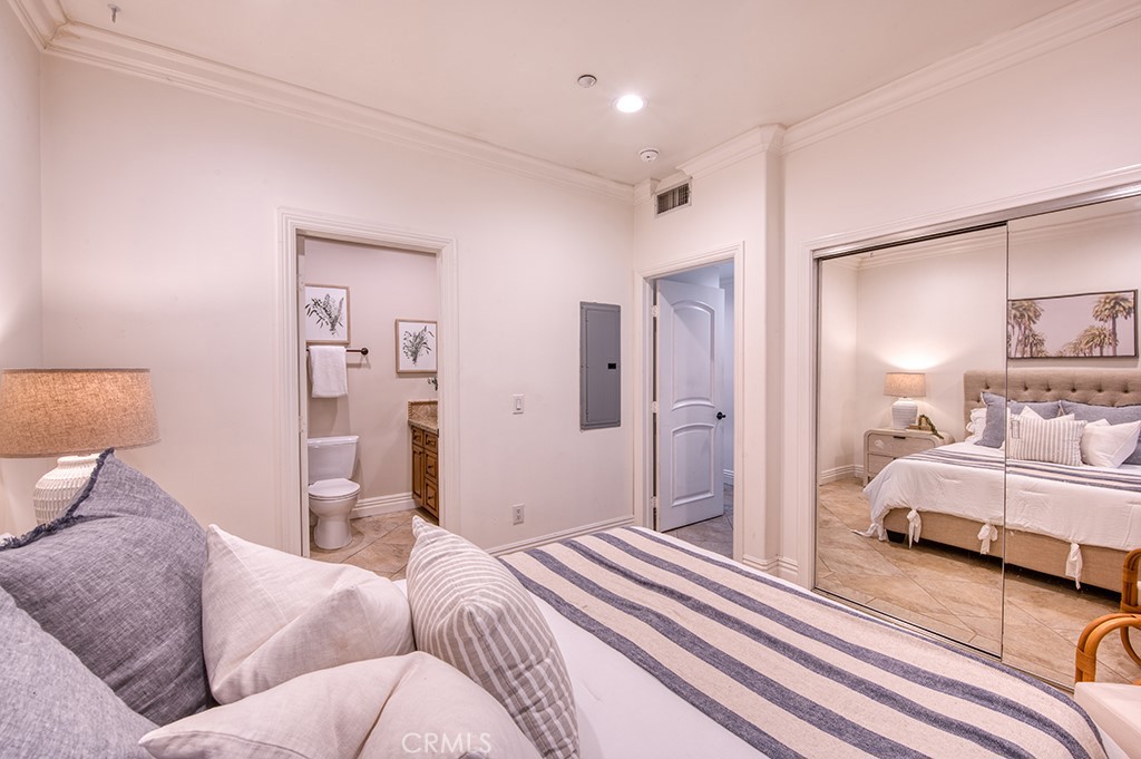 1520 N. El Camino Real 11