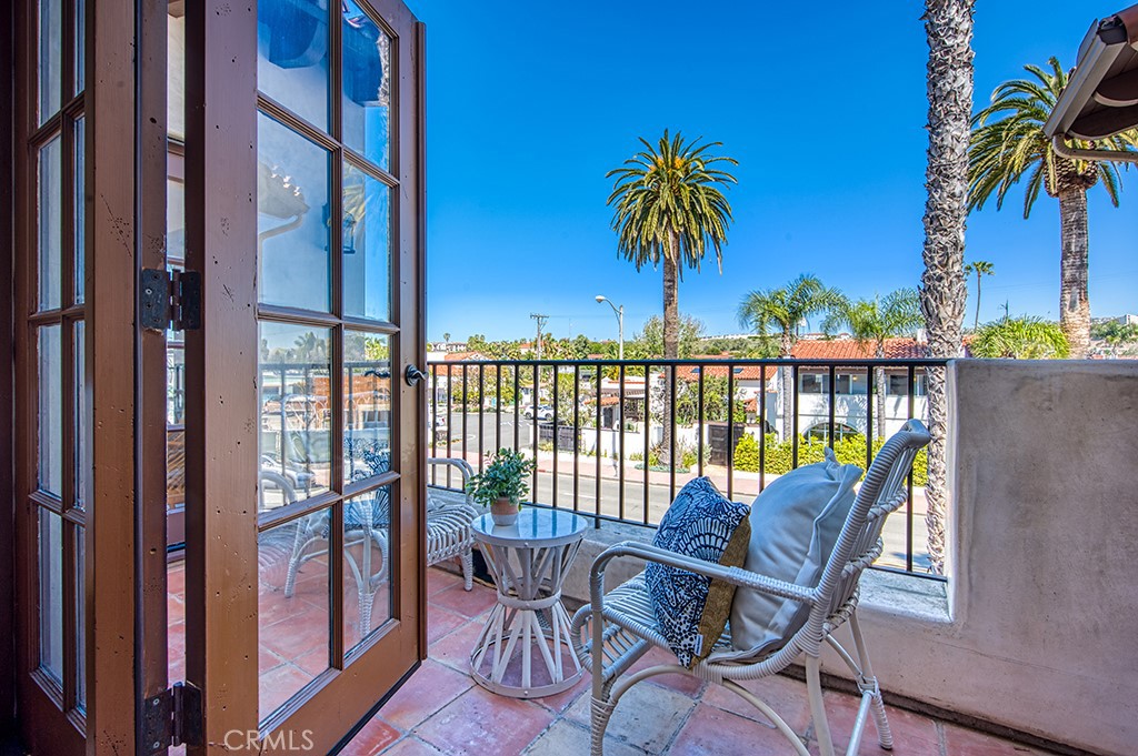 1520 N. El Camino Real 11