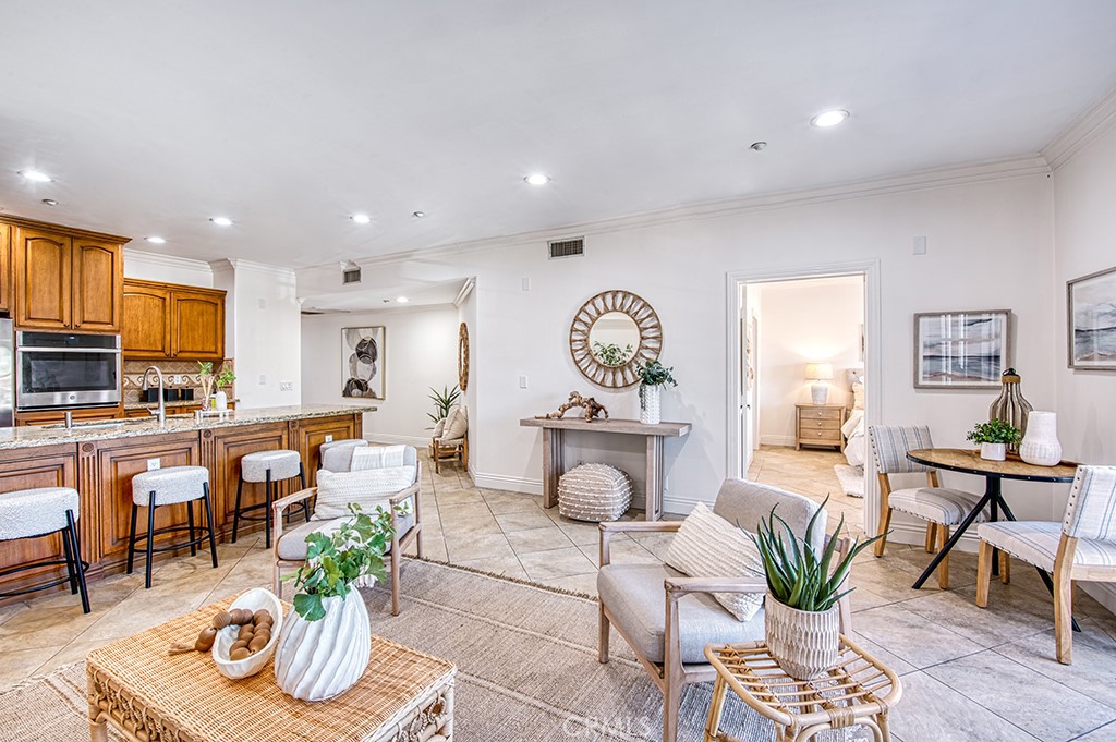 1520 N. El Camino Real 11