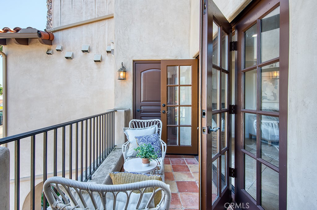 1520 N. El Camino Real 11