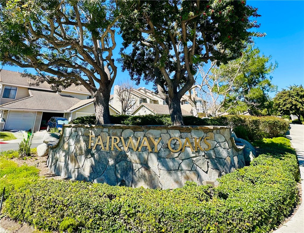 35 Oak Knolls