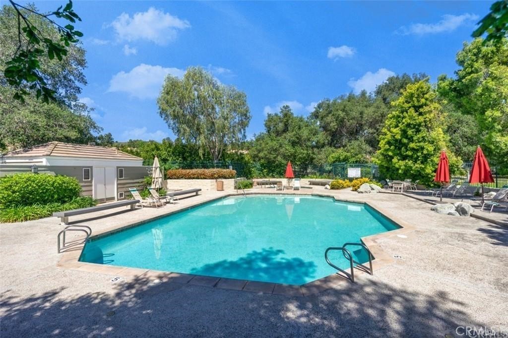 35 Oak Knolls