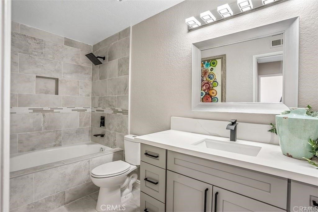 35 Oak Knolls