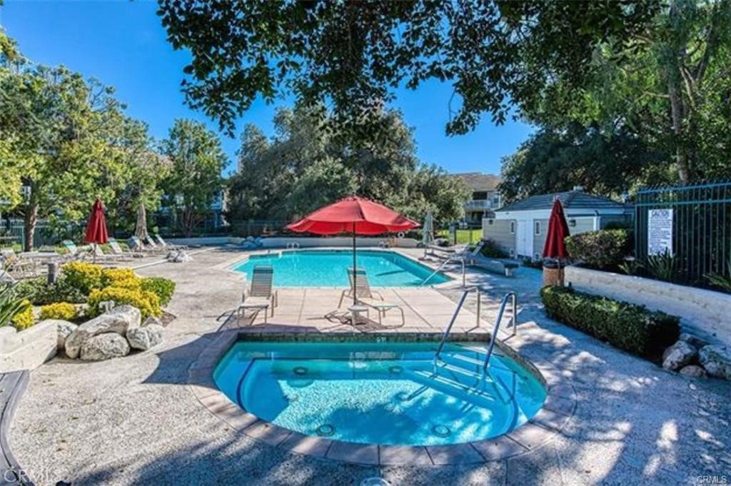35 Oak Knolls