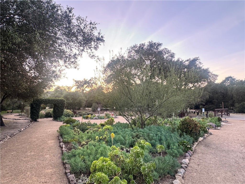 35 Oak Knolls