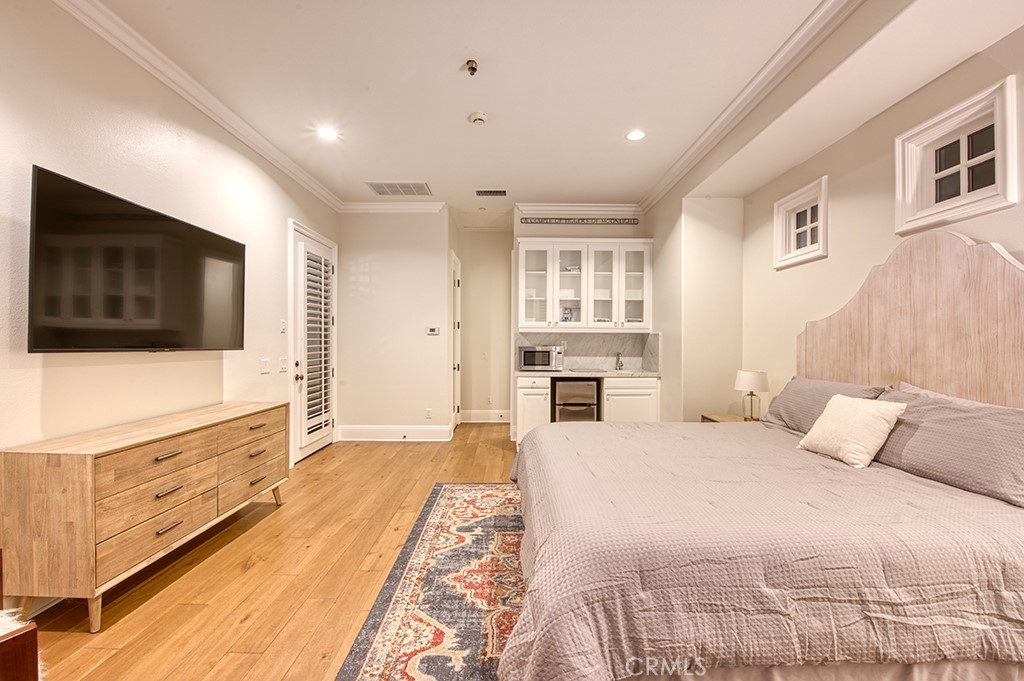 22 Hawthorne