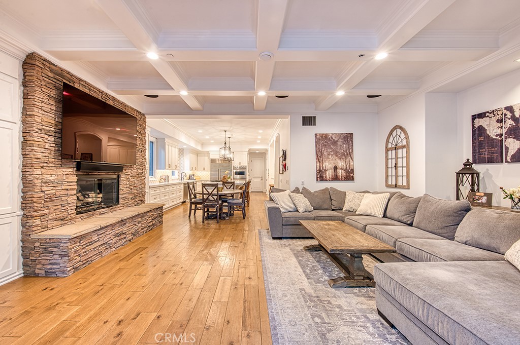 22 Hawthorne