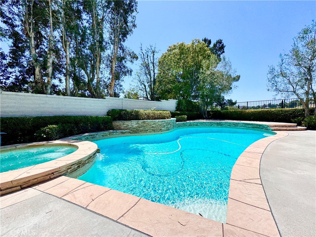 5 Golden Bear Court