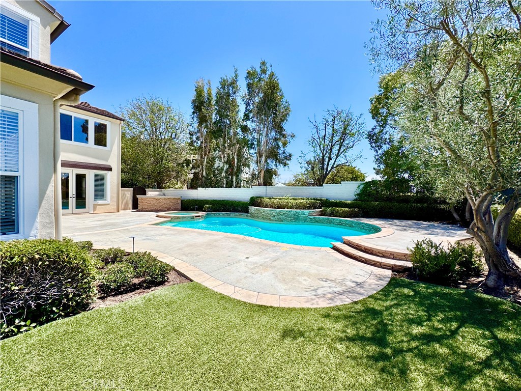 5 Golden Bear Court