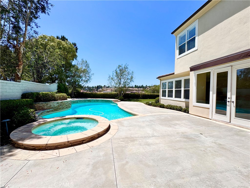5 Golden Bear Court