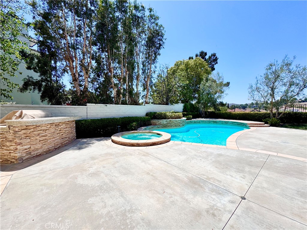 5 Golden Bear Court