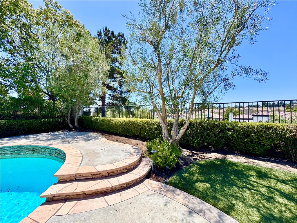 5 Golden Bear Court