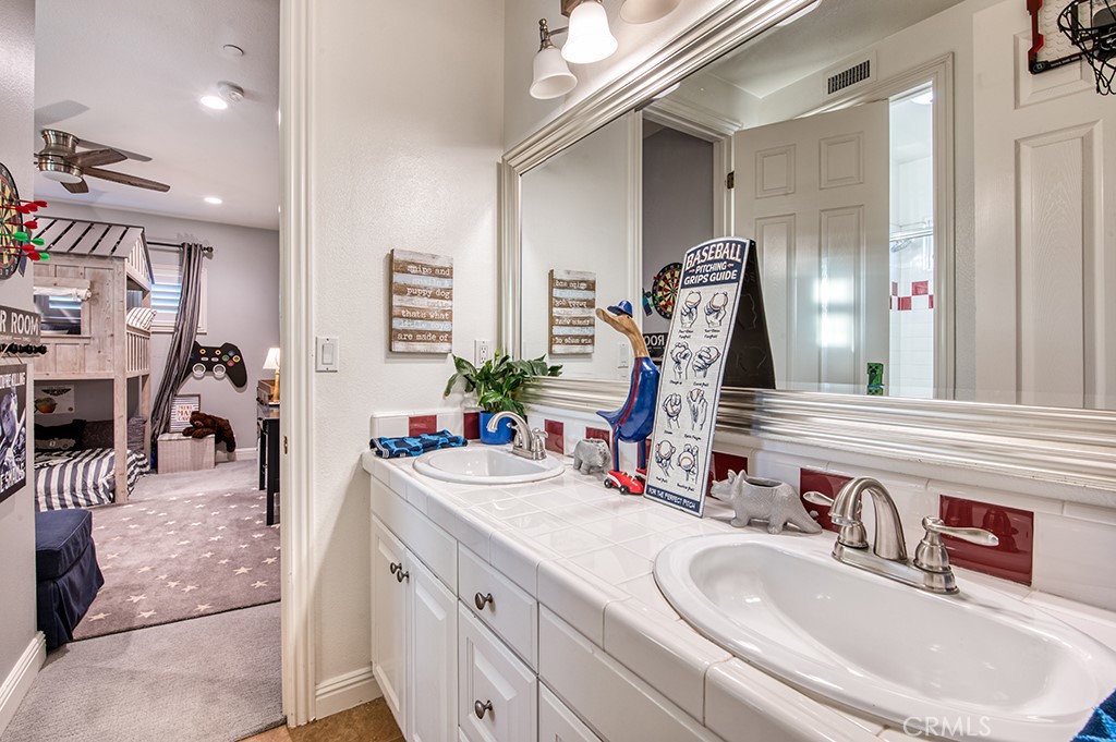 118 Vela Court