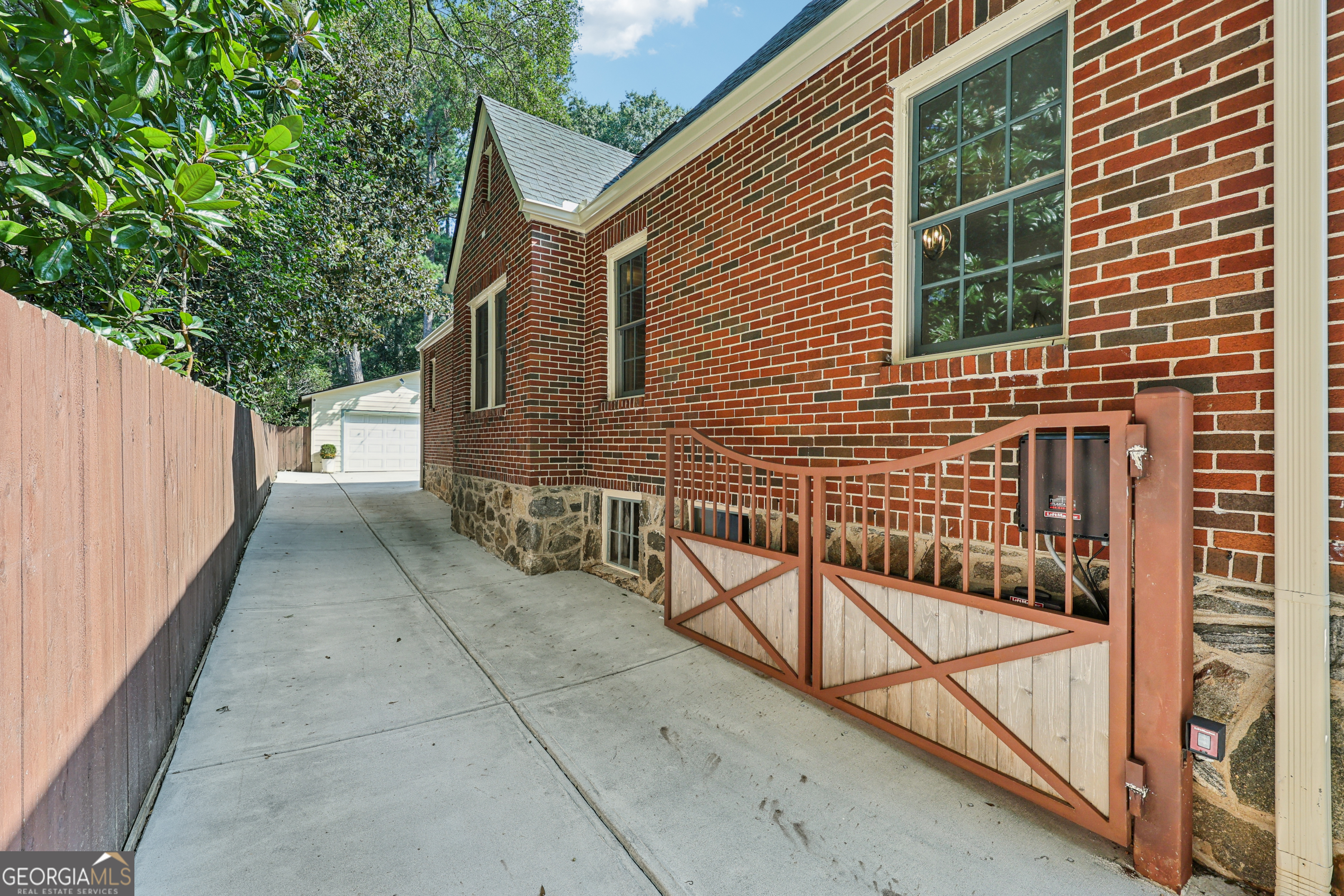 1590 Johnson Road NE