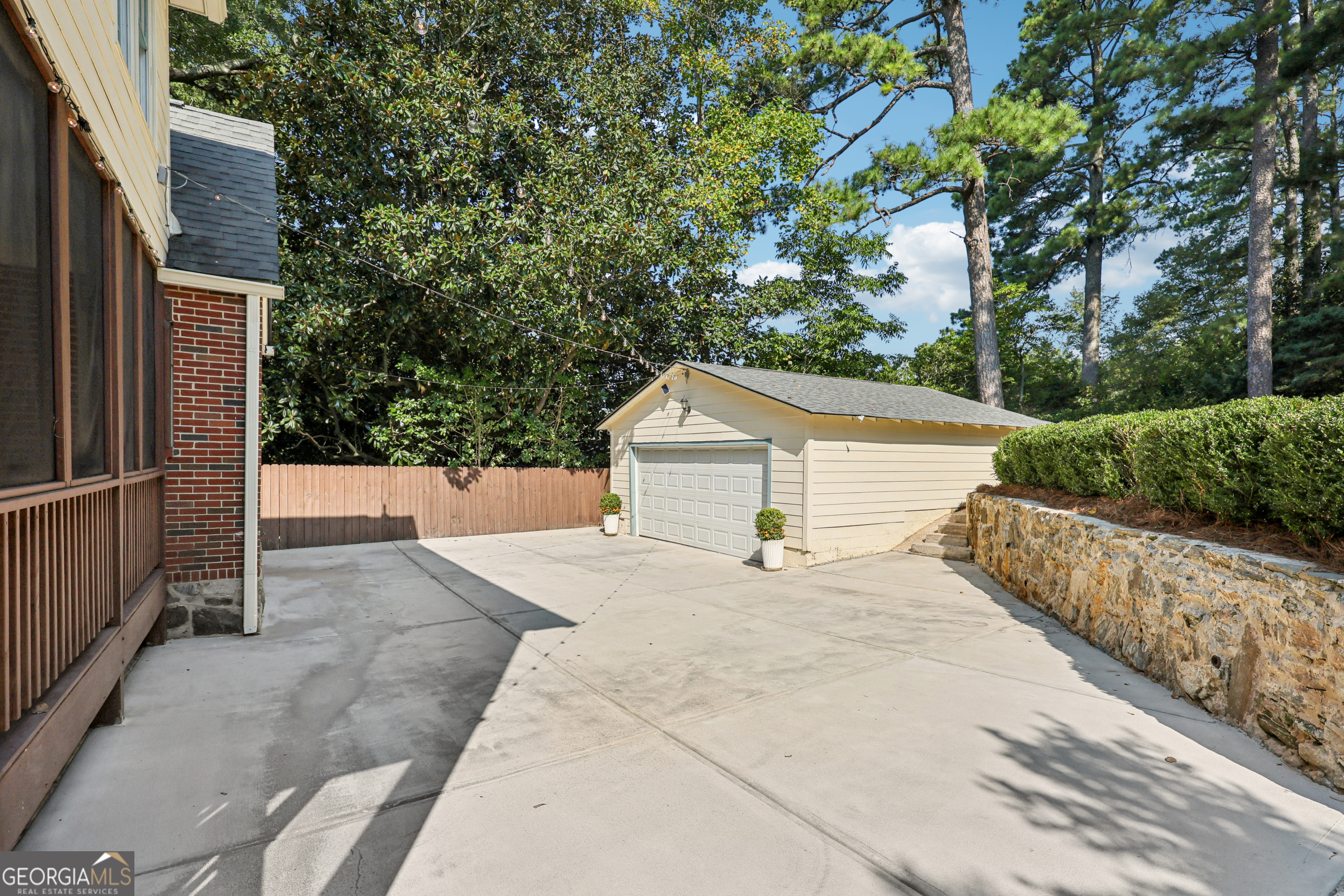 1590 Johnson Road NE