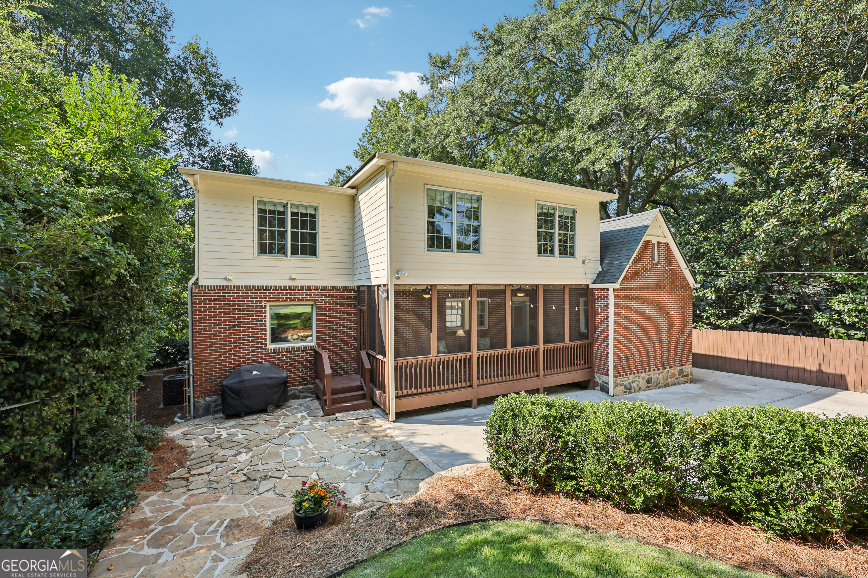 1590 Johnson Road NE