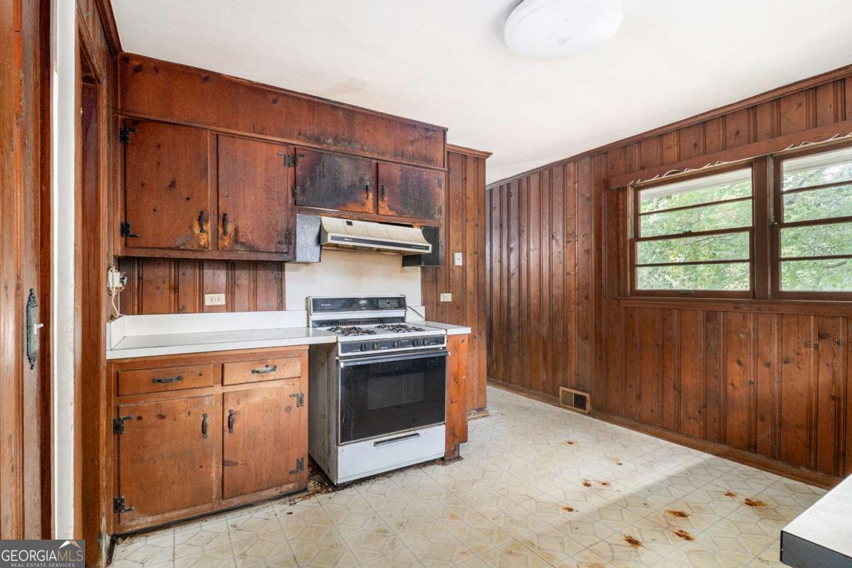 1880 Wellbourne Drive NE