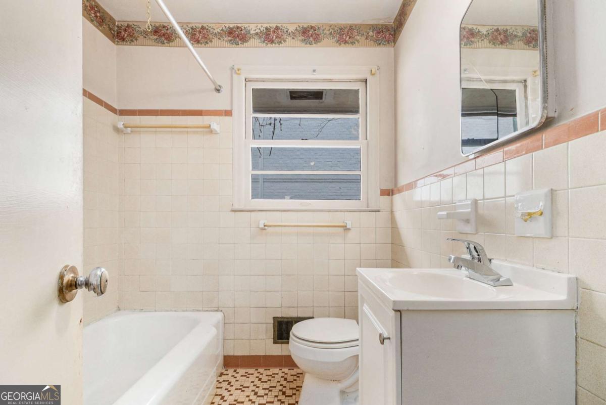 1880 Wellbourne Drive NE