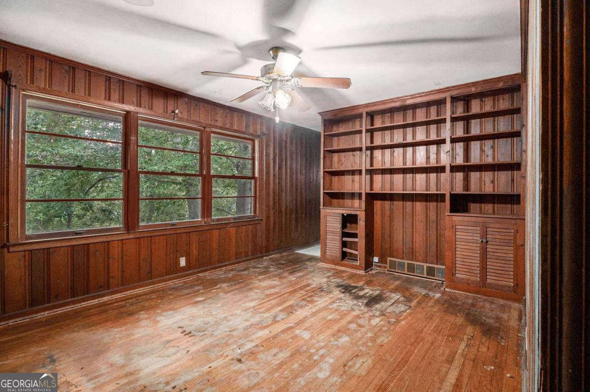 1880 Wellbourne Drive NE