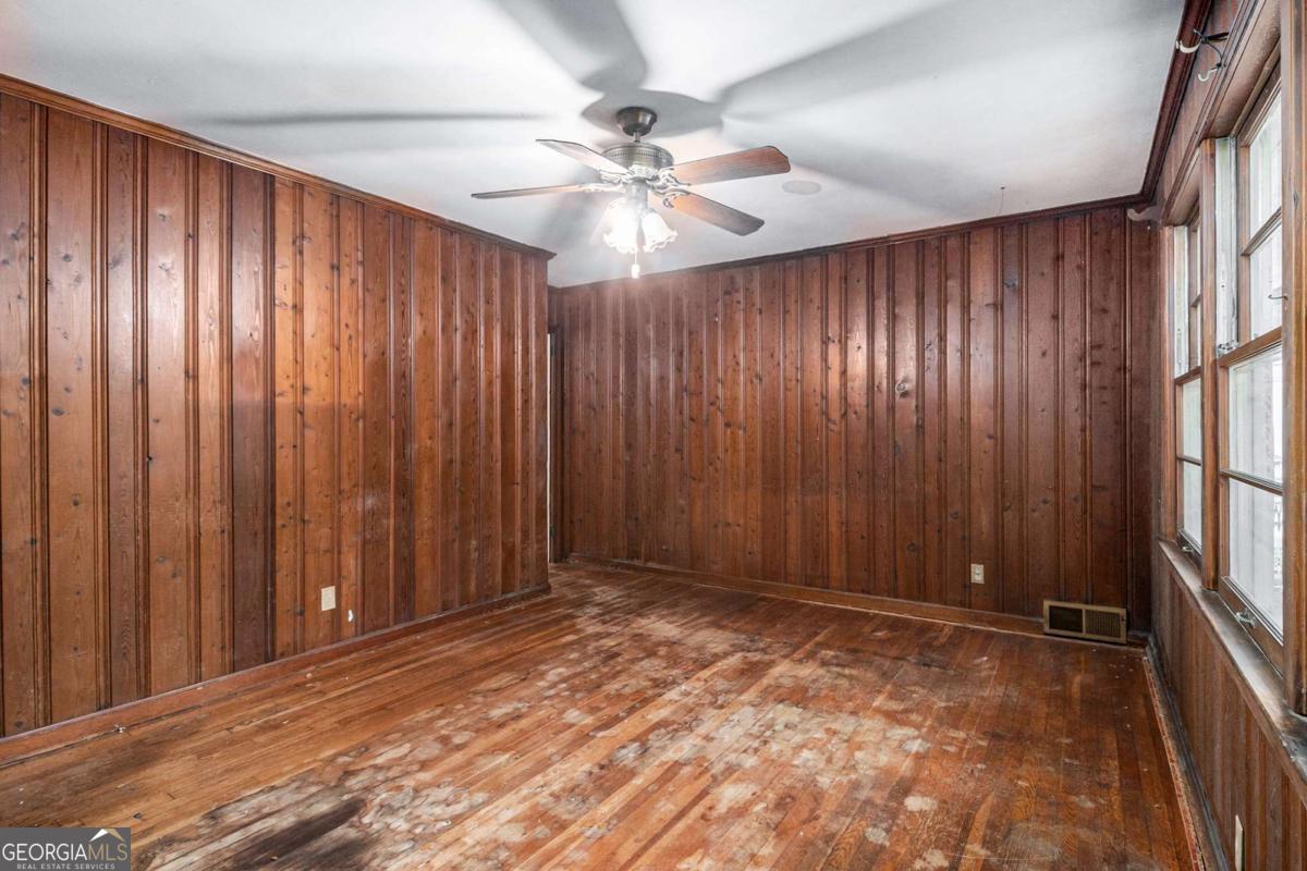 1880 Wellbourne Drive NE