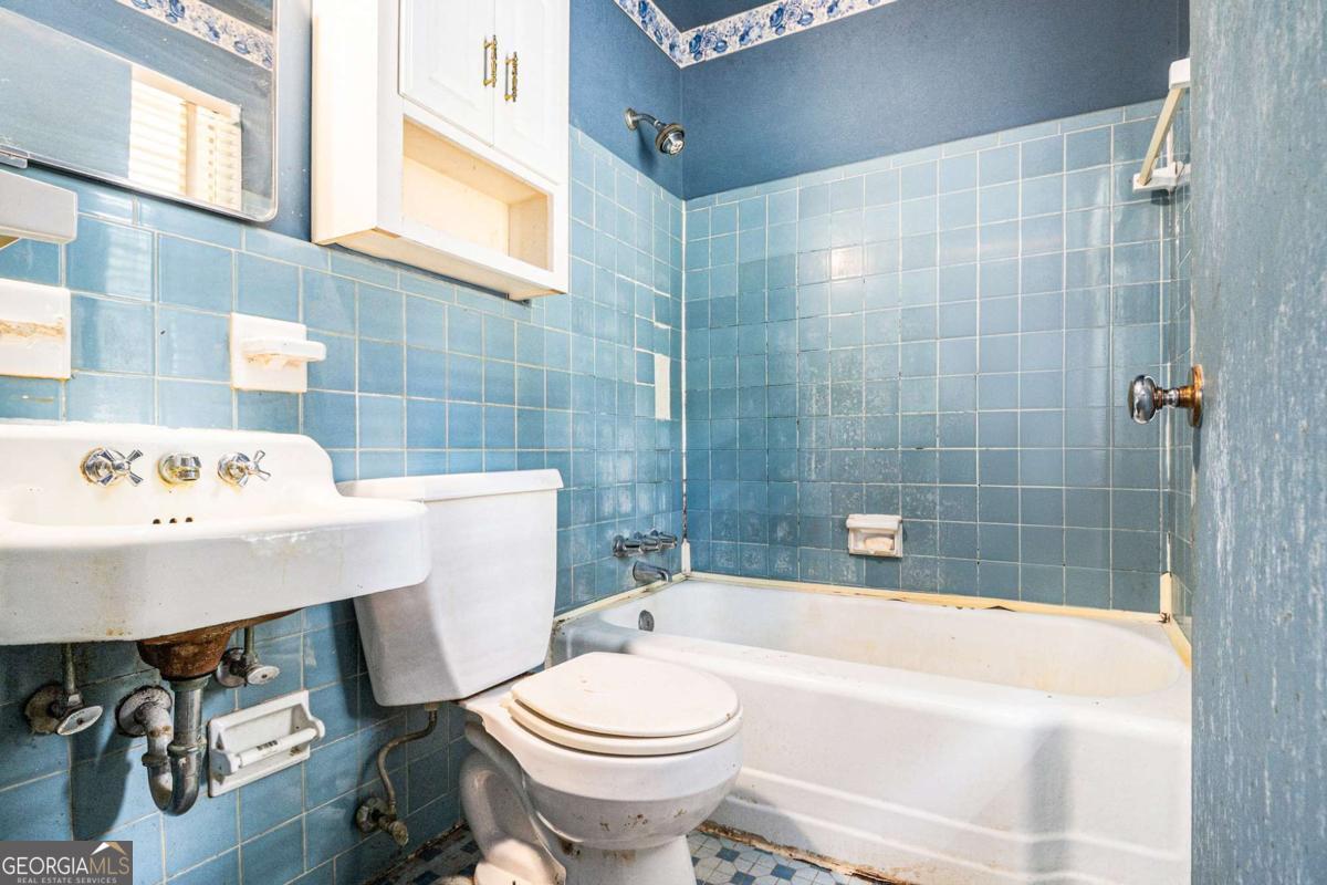 1880 Wellbourne Drive NE