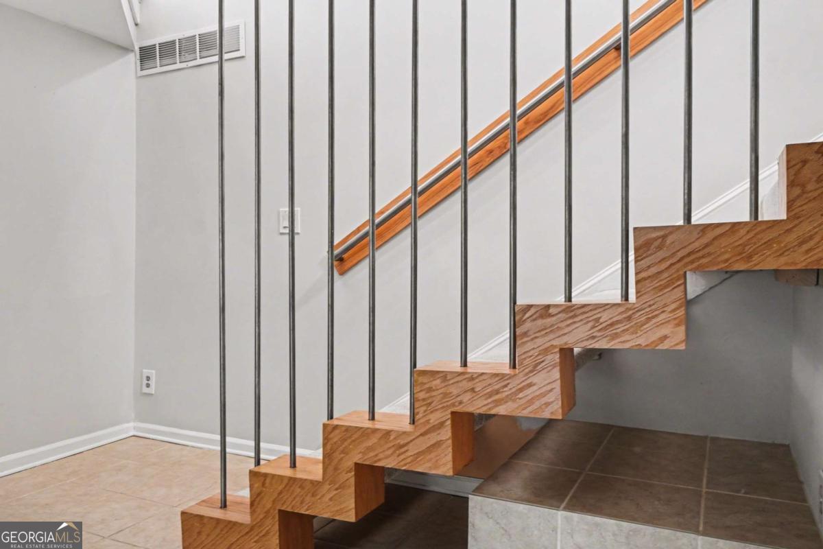 887 Berkshire Road NE