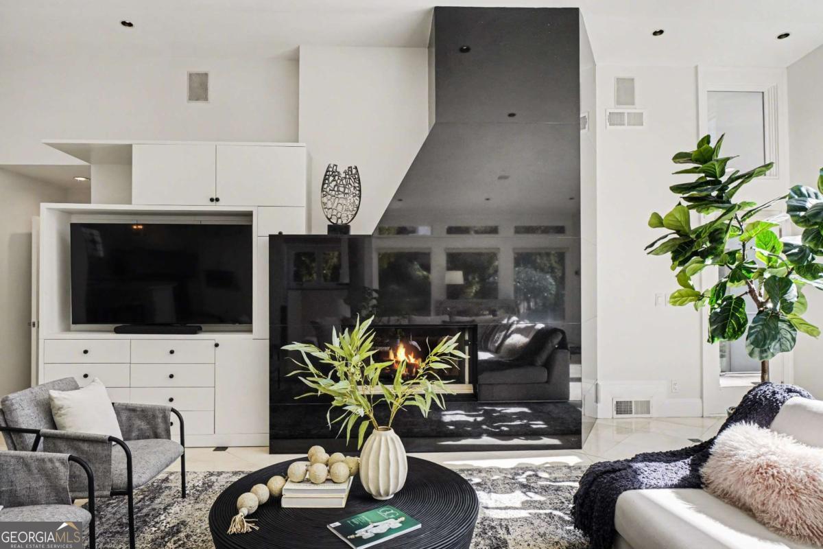 887 Berkshire Road NE