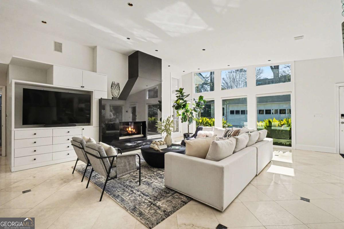 887 Berkshire Road NE