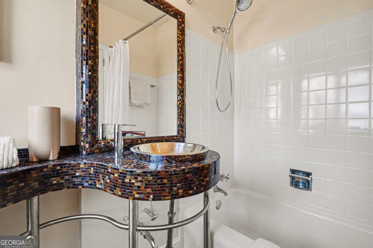 887 Berkshire Road NE