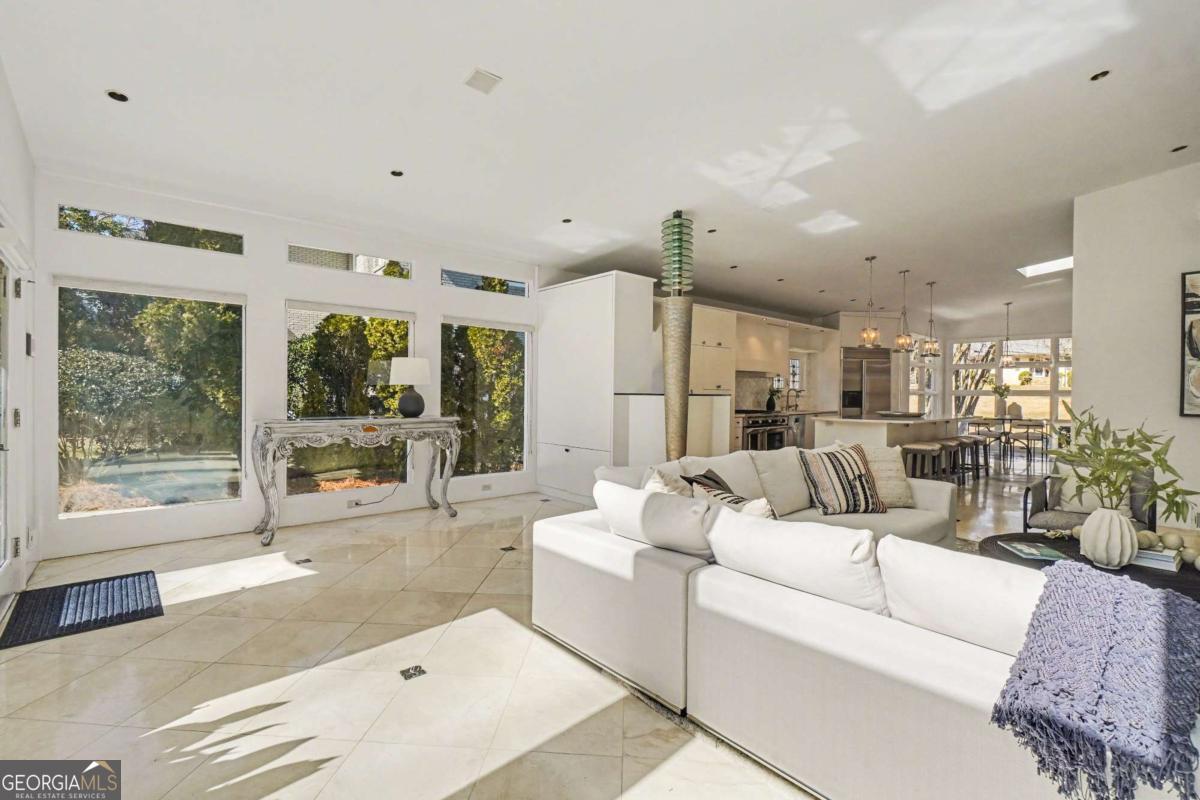 887 Berkshire Road NE