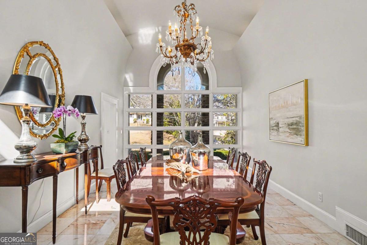 887 Berkshire Road NE